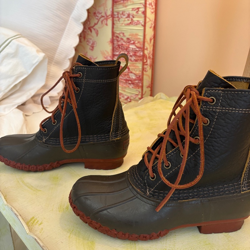 LL BEAN  WOMENS' DUCK BOOTS